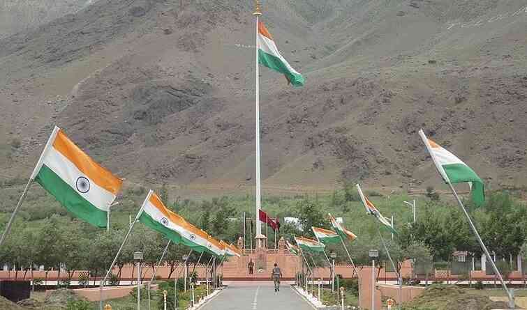 https://hi.m.wikipedia.org/wiki/%E0%A4%9A%E0%A4%BF%E0%A4%A4%E0%A5%8D%E0%A4%B0:KargilWarMemorial.JPG