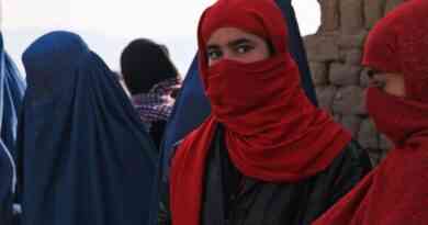https://pixabay.com/photos/afghanistan-girl-burqa-ceremony-60641/