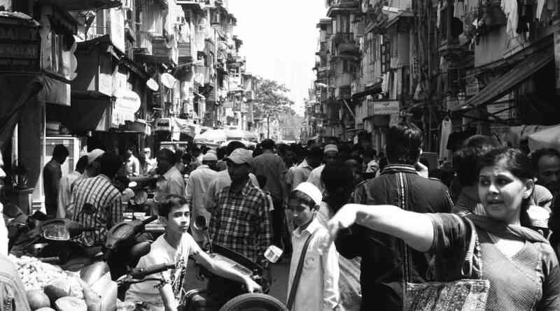 https://pixabay.com/photos/crowd-crowded-street-people-mumbai-167074/