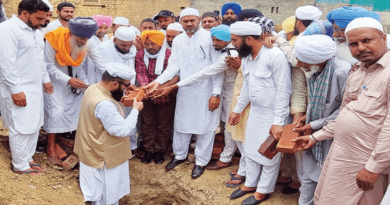 An example of harmony in Punjab, Sikhs and Hindus together with Muslims laid the foundation of the mosque