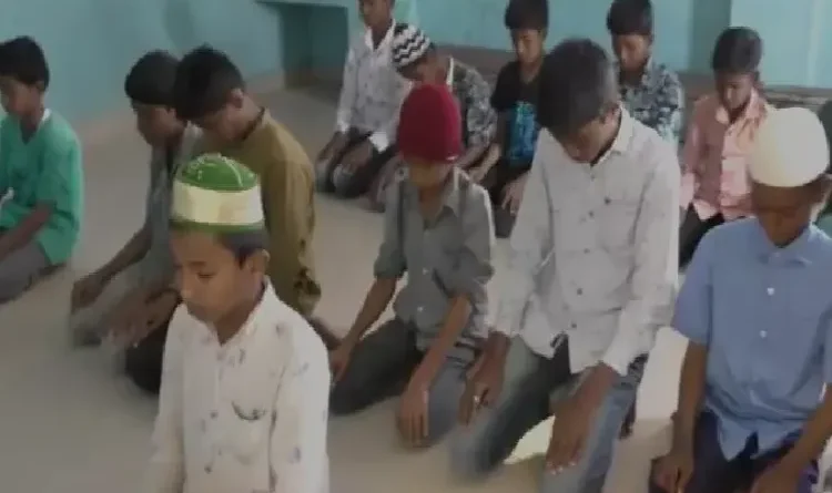 Karnataka: Principal suspended for allowing students to offer Namaz in school, no action against Hindu organizations creating ruckus