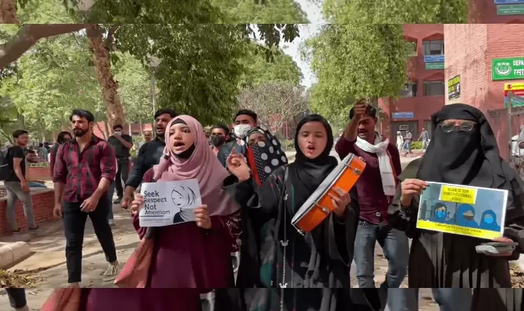 Hijab ban Students, CFI activists protest at Jamia Millia, watch video