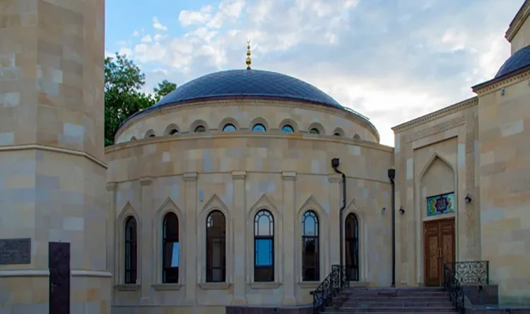 Do you know how many mosques and how many Muslims are there in Ukraine?