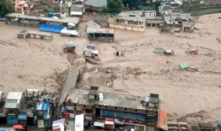 Pakistan devastated by floods, 982 killed, decision to open government buildings for victims