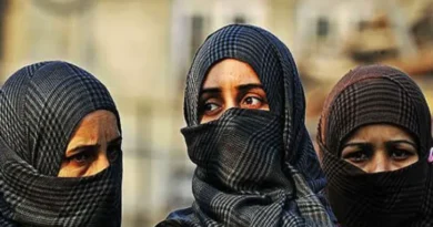 Big allegation of AMU girl students: There is discrimination on wearing burqa, niqab