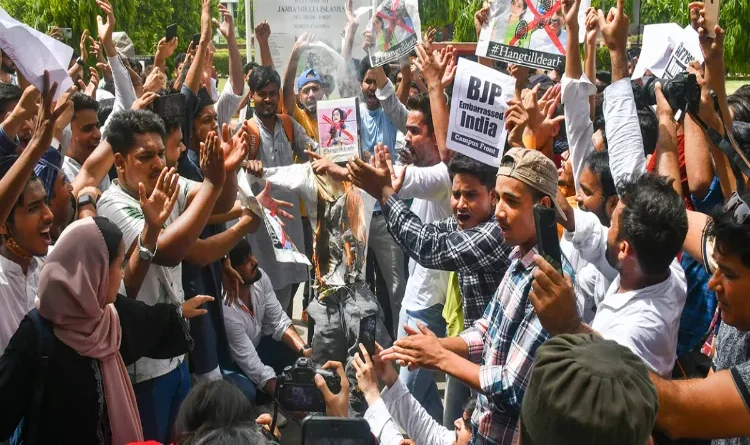 Students protest against the reopening of Jamia Millia Islamia's hostel closed for two years, VC Najma Akhtar announced this