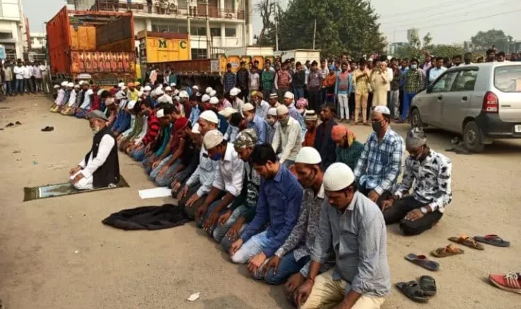 Bajrang Dal once again disturbed the Friday prayers in Sector 69 of Rugram