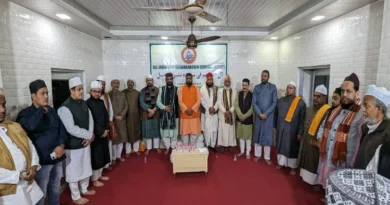 Naseeruddin Chishti, chairman of the All India Sufi Sajjadansheen Council, administered the knee of patriotism to Zaireen at the conclusion of Garib Nawaz's Urs.