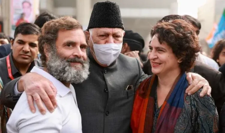 Rahul Gandhi kisses sister Priyanka Gandhi in Bharat Jodo Yatra, video goes viral, Farooq Abdullah also participates