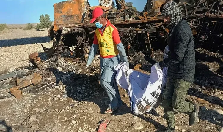 Big road accident in Pakistan Karachi, 40 people died, 4 injured after the bus fell into the ditch