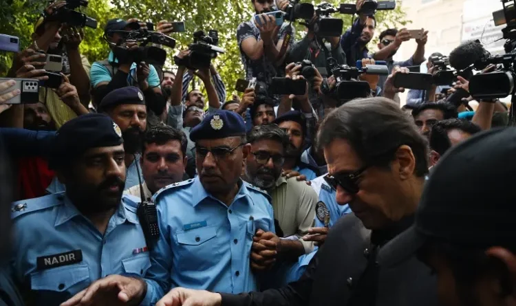 When the police reached to arrest Imran Khan became his bodyguard, questions are being raised on the court