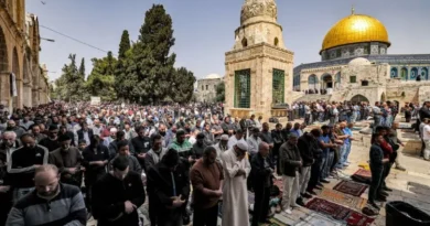 250,000 people offer farewell prayers at Al-Aqsa Mosque in the presence of heavy Israeli security personnel