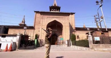 Kashmir's historic Jamia Masjid closed on Jumma-tul-Vida, indicating all is not well