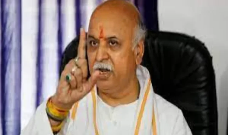 Another controversial statement by Praveen Togadia, said- Muslims are responsible for India's population record