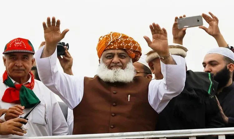 Leader of Imran Khan's party PTI said - Maulana Fazlur Rehman finds us women workers butterflies