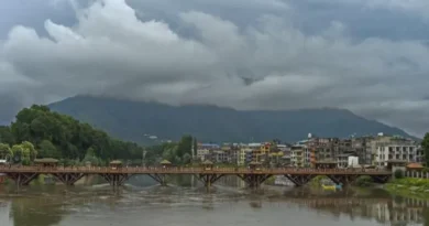 Jhelum in spate due to heavy rains, flood alert, river flowing above danger mark