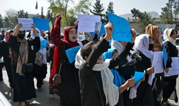 Why are the girl students of Afghanistan demanding the Taliban to open schools?