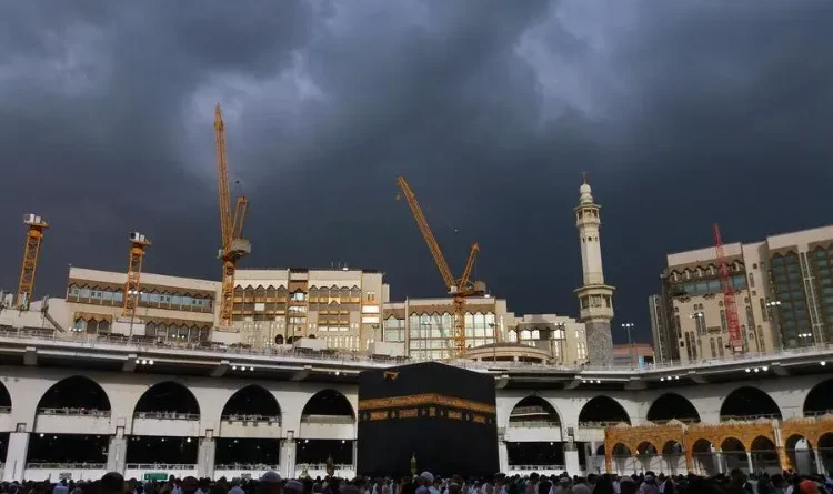 Nature wreaks havoc in the two holy cities of Mecca and Medina, Saudi Civil Defense anticipates heavy storm, rain