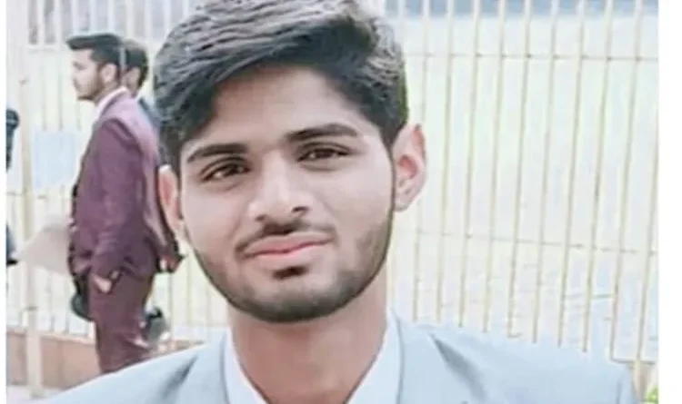 22 year old Iftikhar got the job of mechanical engineer in Larsen & Toubro Company.