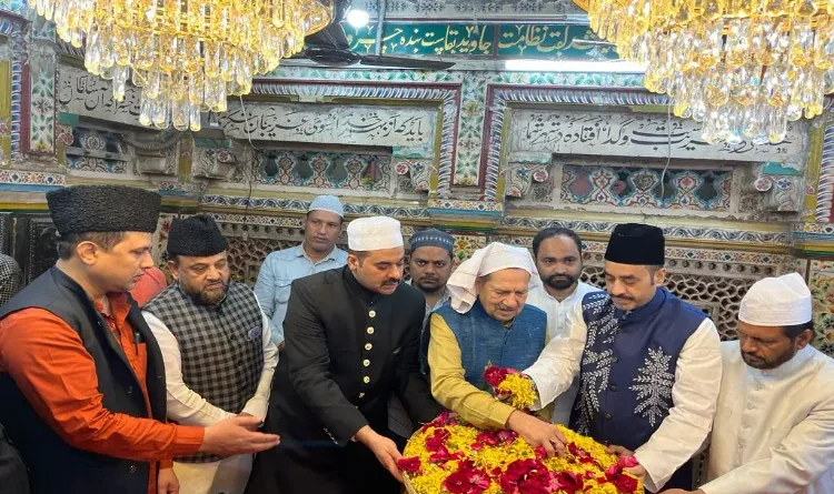 Is the management of Dargah Hazrat Nizamuddin under the influence of RSS?