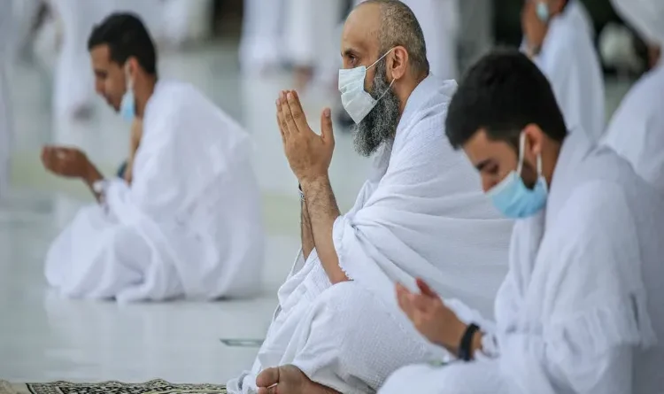 Who are the 10 companies providing facilities to those performing Umrah whose licenses were canceled by Saudi Arabia?