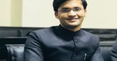 What was the rank of the youngest IAS officer Ansar Shaikh in UPSC?