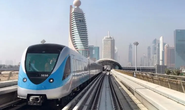 Can children travel alone in Dubai Metro?