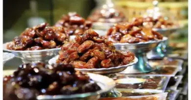 What are the scientific and religious reasons for breaking the fast with dates?