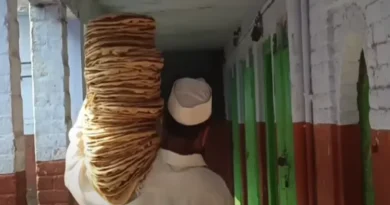 How many rotis are made in Darul Uloom Deoband in a day, how much is the daily expenditure?