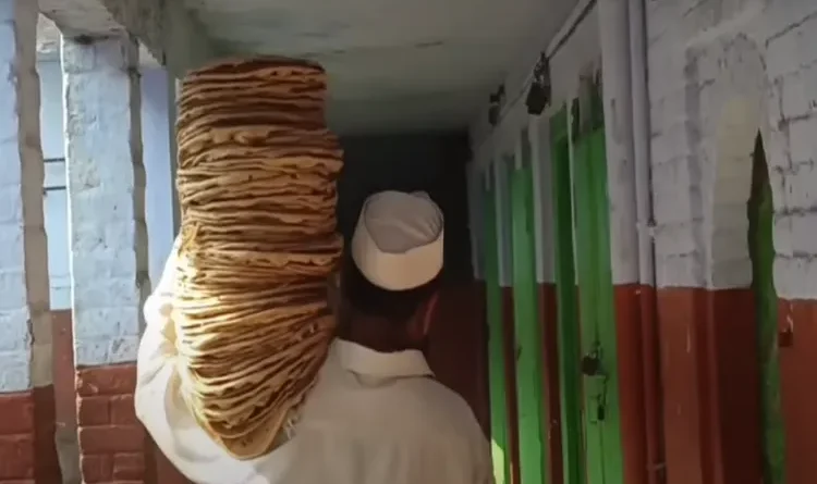 How many rotis are made in Darul Uloom Deoband in a day, how much is the daily expenditure?
