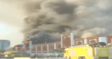 Huge fire in Jeddah International Market, front portion of the building collapses