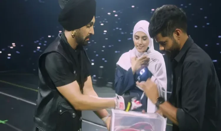 Diljit Dosanjh gives a gift to Pakistani fan, says- India and Pakistan are same