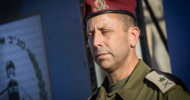 Jewish extremists attack IDF commander in Hebron, calling him a 'traitor'