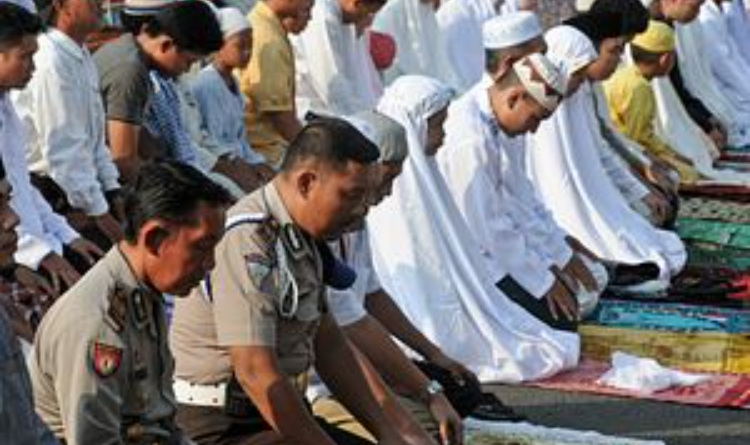 Every religion is respected in the Muslim country Indonesia