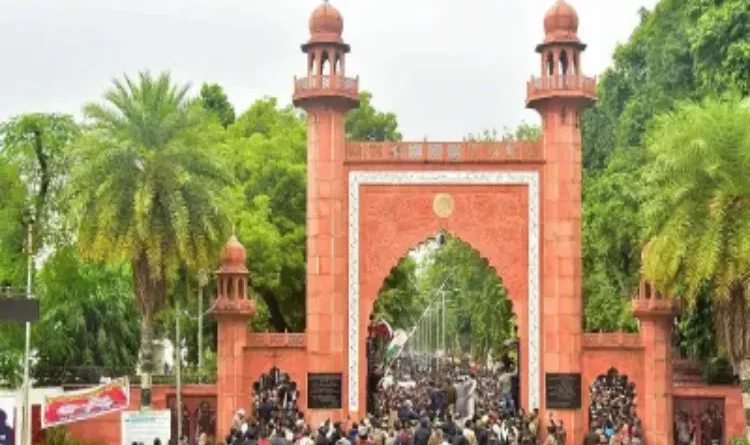 Holi in AMU and Iftar in Haridwar: Is there a political conspiracy regarding religious traditions?