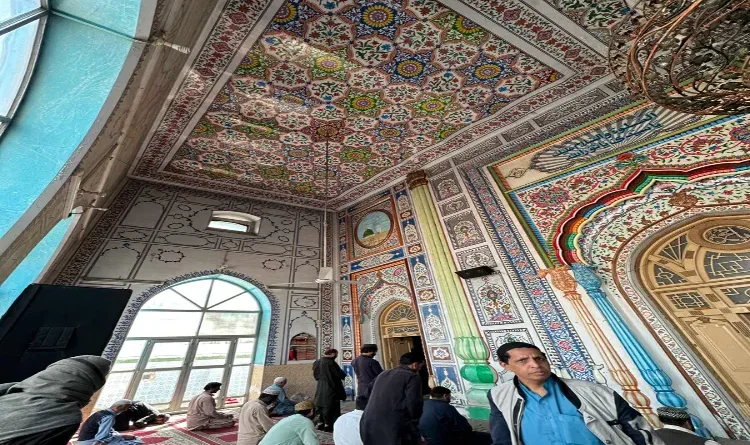 Rawalpindi's historic Markazi Mosque, where the light of worship spreads during Ramadan