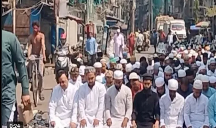 A harmonious confluence of Holi and Friday prayers in Kolkata, police deployed in UP