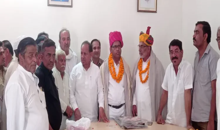 Subhash Maharia honored the Haj pilgrims in Sikar, said – Haji returned with the message of unity of the country