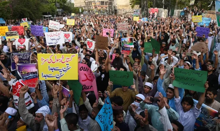 Boycott of Muslim businesses in Indore: Communal tensions escalate as controversy grows.