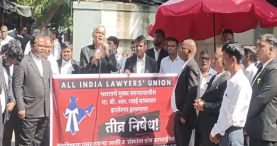 Lawyers stage strong protest in Mumbai against attack on CJI
