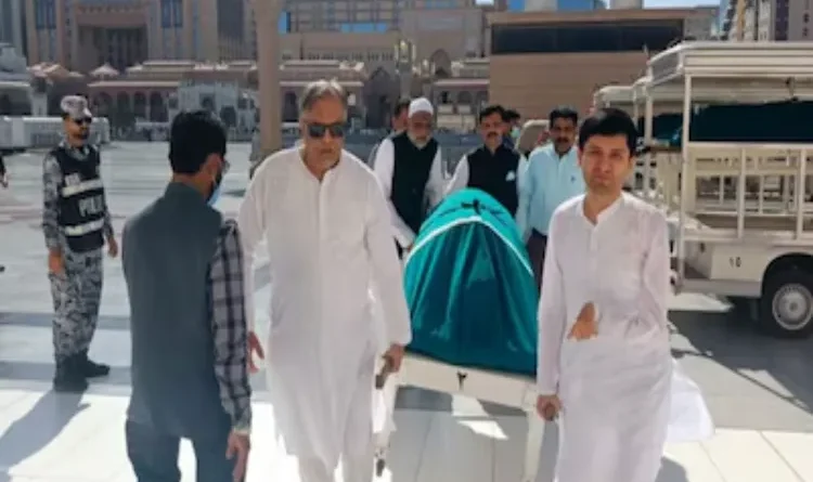 Andhra Pradesh Governor pays tribute to Madina bus accident victims