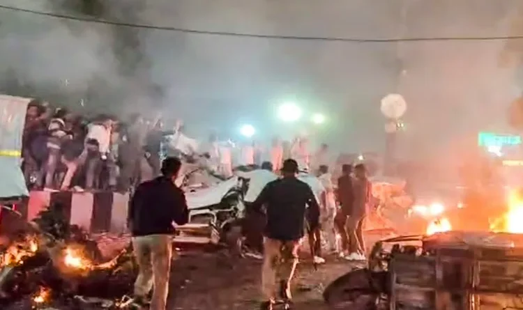 Car bomb explodes near Red Fort: Delhi in turmoil, 8 killed; horrifying scene unfolds