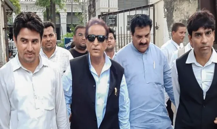 Azam Khan's 'masterstroke' or a move born out of compulsion? The news of his resignation from the Jauhar Trust and the resulting political turmoil.New arrangements at Jauhar Trust: a significant step towards the smooth functioning of educational institutions.