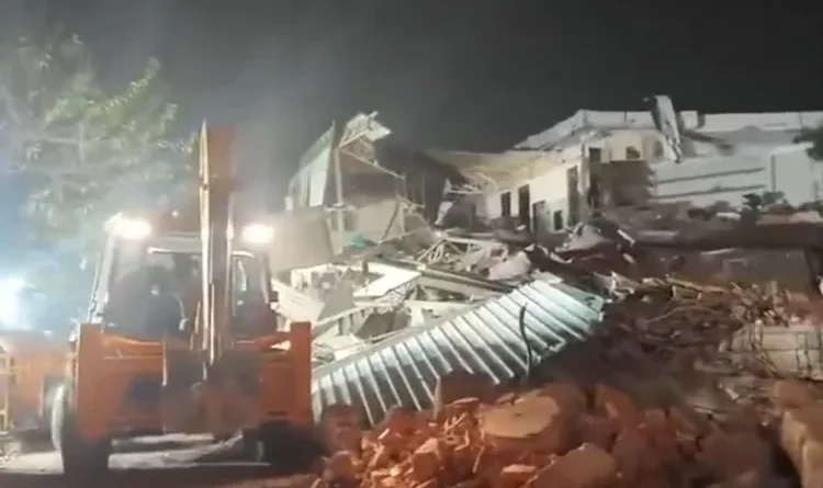 Vandalism near Faiz-e-Ilahi mosque sparks unrest; police deployed after stone-pelting.