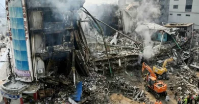 Karachi: 30 charred bodies recovered from Gul Plaza fire, death toll rises to 61.