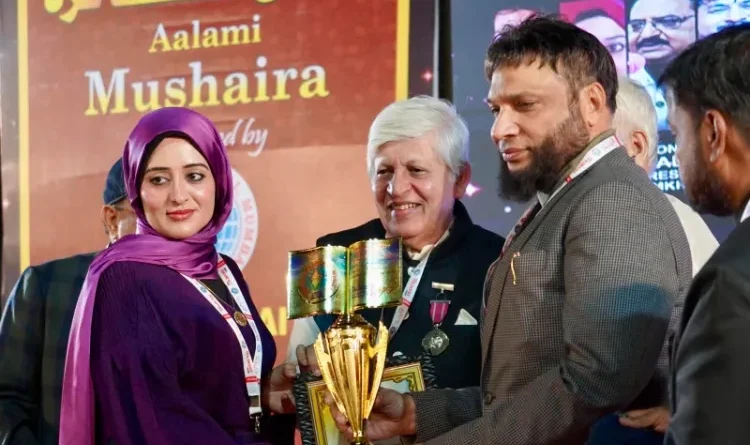 Dr. Wala Jamal honored at Mumbai's International Mushaira, taking Urdu literature to new heights