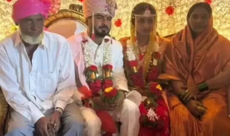 A symbol of love in times of hatred: A Muslim couple married their Hindu son according to Hindu customs.