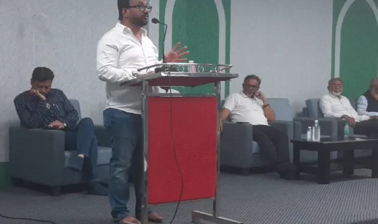 Seva Tanzeem's educational session in Nagpur, a student preparing for UPSC received a laptop.