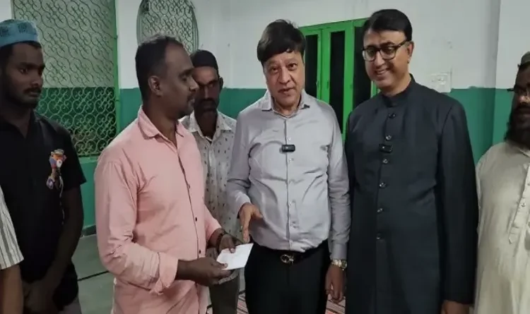 A fitting reply to hatred: When a blanket was snatched, society returned it with respect; when a mosque was demolished, a Hindu businessman became the support for repairs.