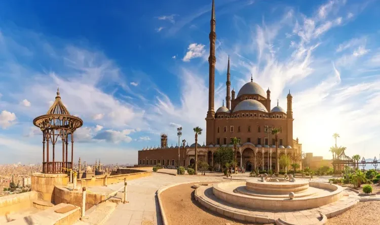 The Spirituality and Shari'ah Rulings of I'tikaf: Is Going Up to the Roof and Smoking Permissible?